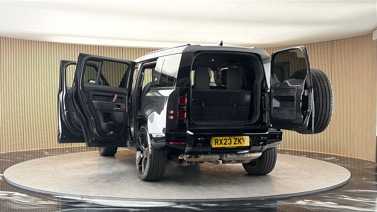 More views of Land Rover Defender 110