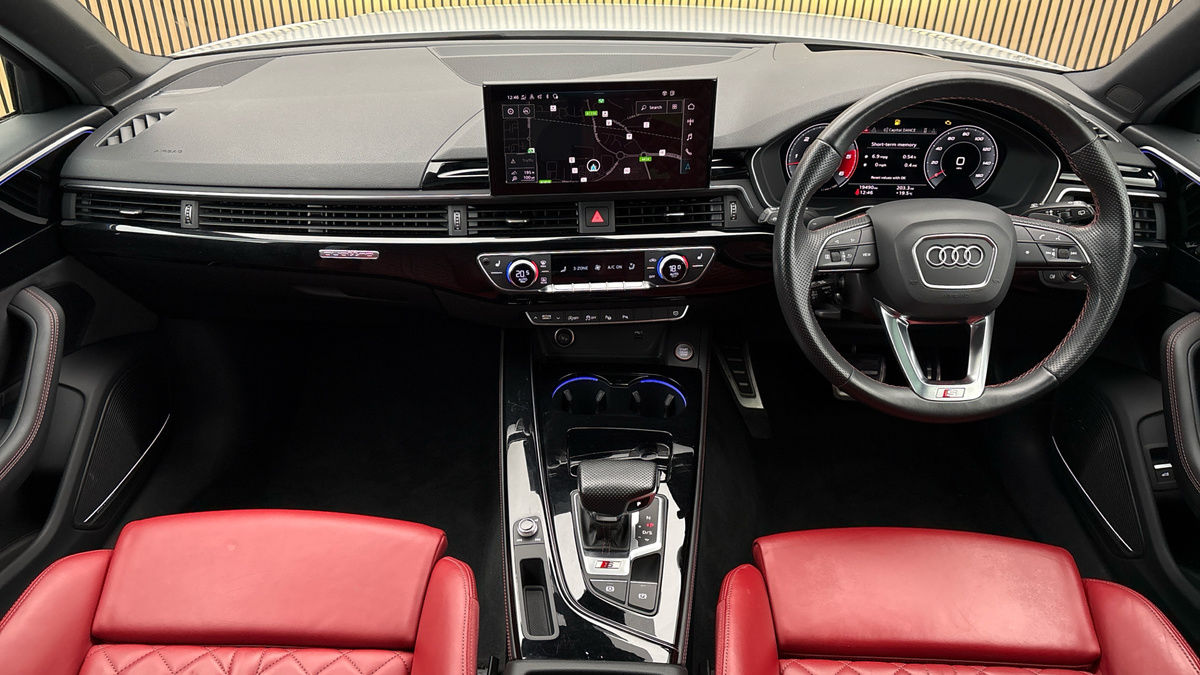 Audi S4 Avant Image 12