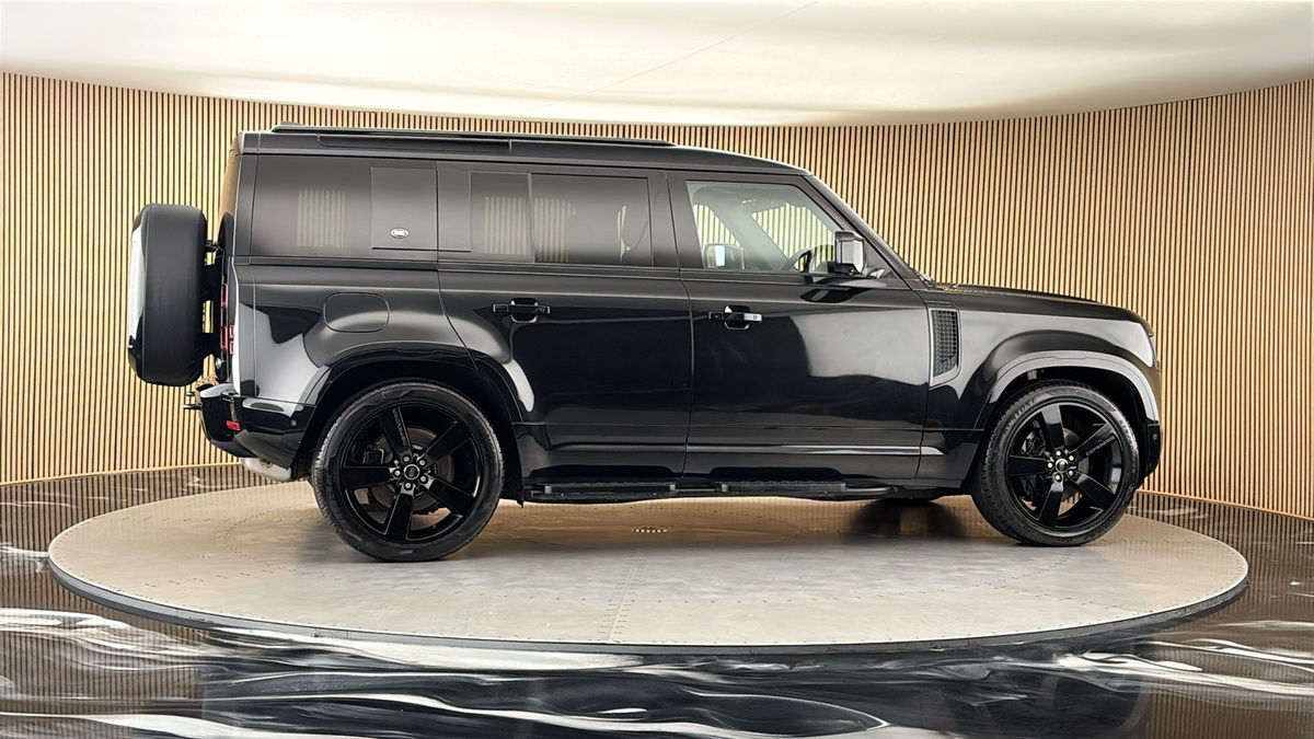 More views of Land Rover Defender 110