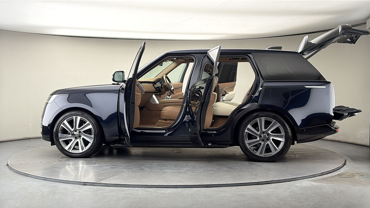 More views of Land Rover Range Rover