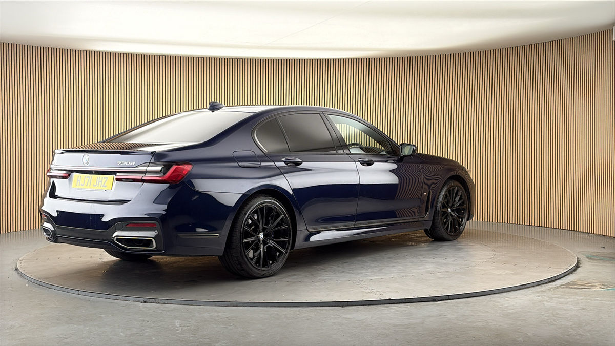 BMW 7 Series Image 21