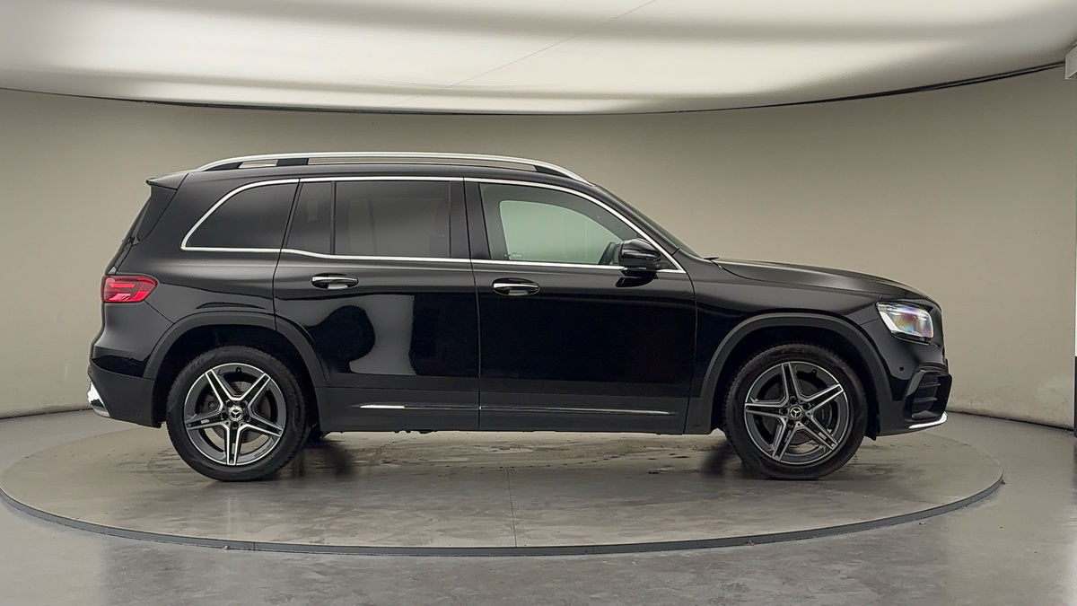 Mercedes-Benz GLB Image 16