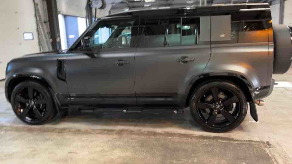More views of Land Rover Defender 110