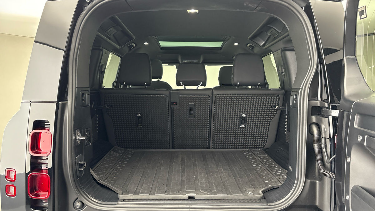 Land Rover Defender 110 Urban Image 11