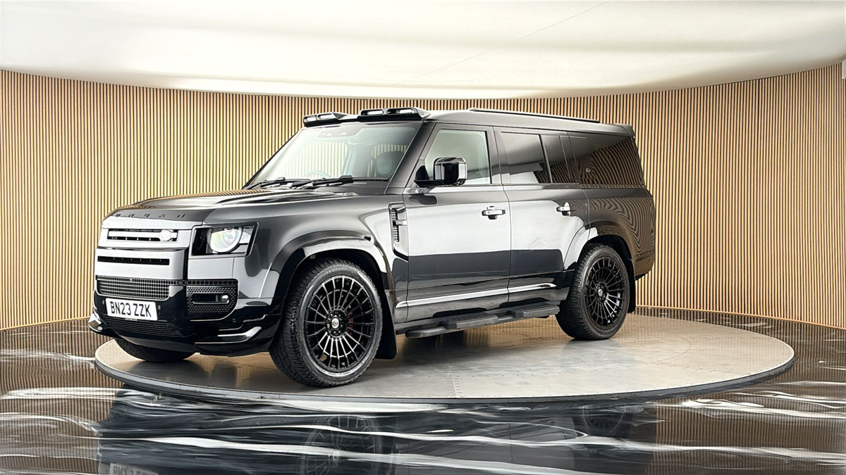 Land Rover Defender 130 Urban Image 20