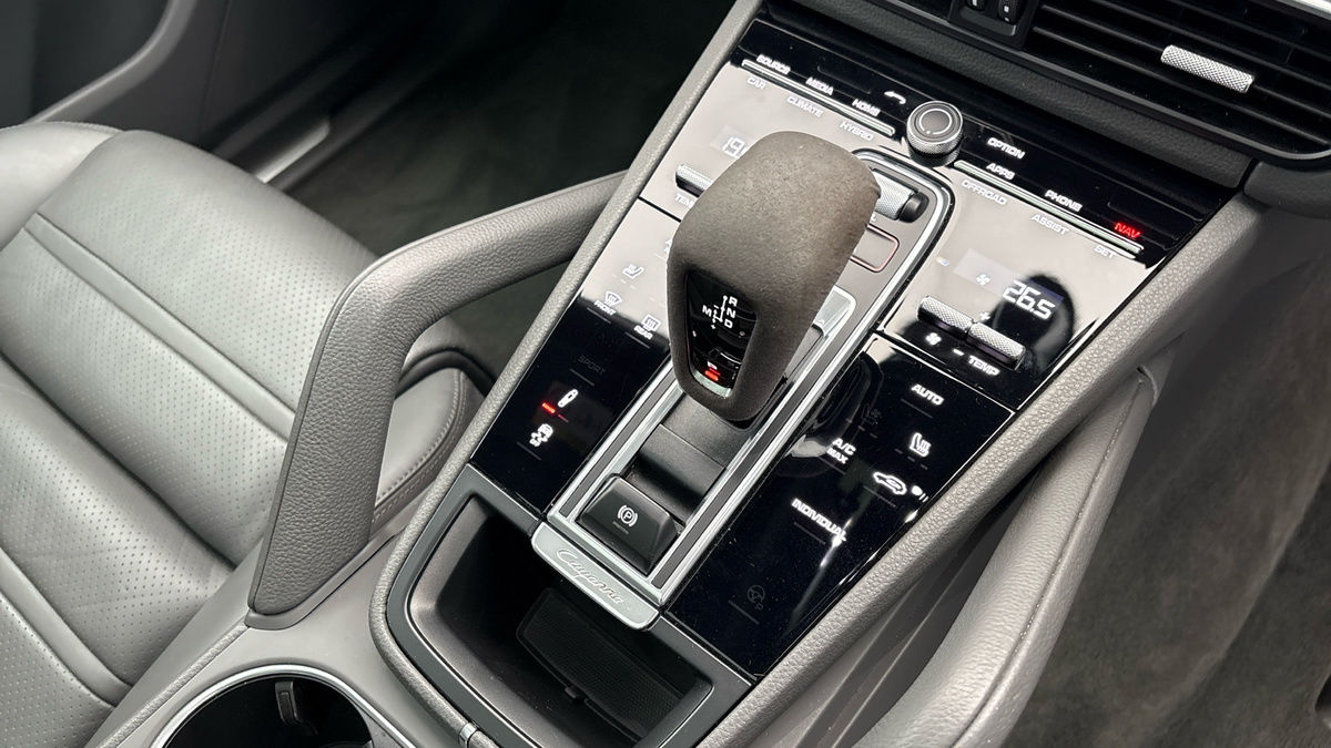 Porsche Cayenne Image 26