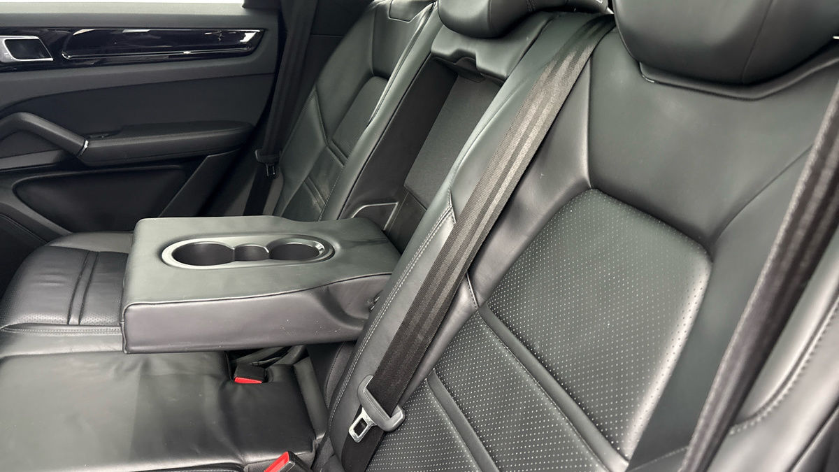 Porsche Cayenne Image 9