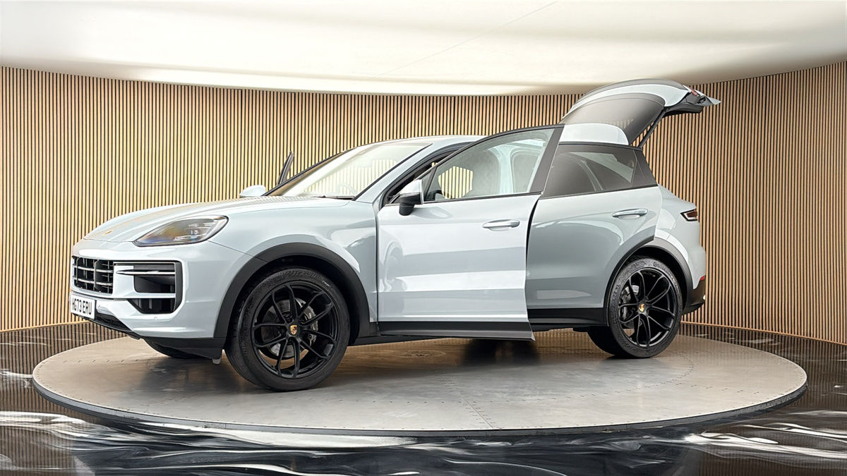 More views of Porsche Cayenne