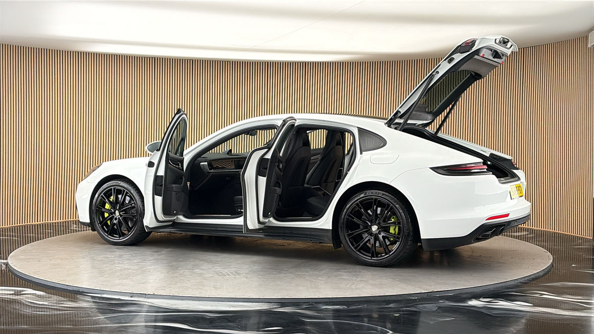 More views of Porsche Panamera