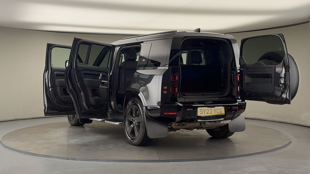 Land Rover Defender 110 Image 23