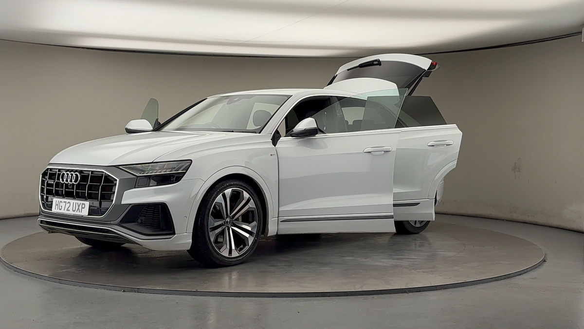 More views of Audi Q8