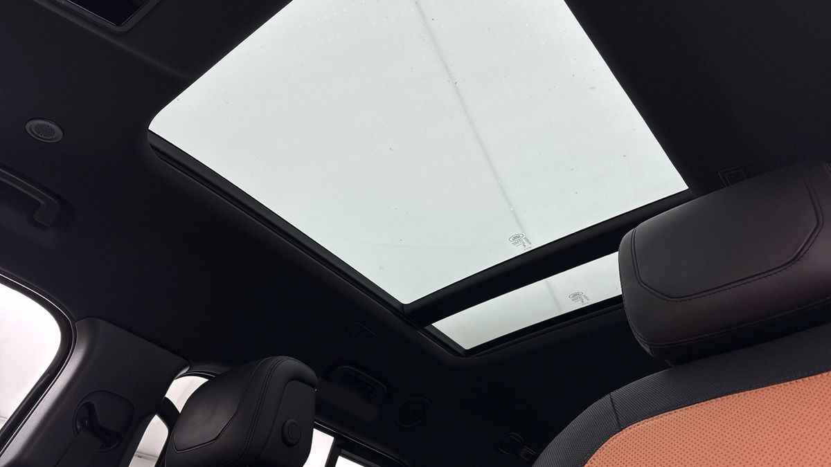 Land Rover Defender 130 Image 6