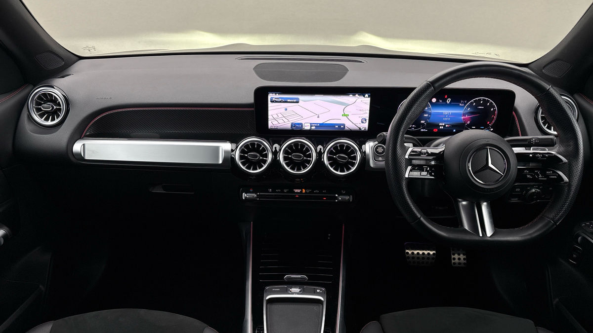 Mercedes-Benz GLB Image 12