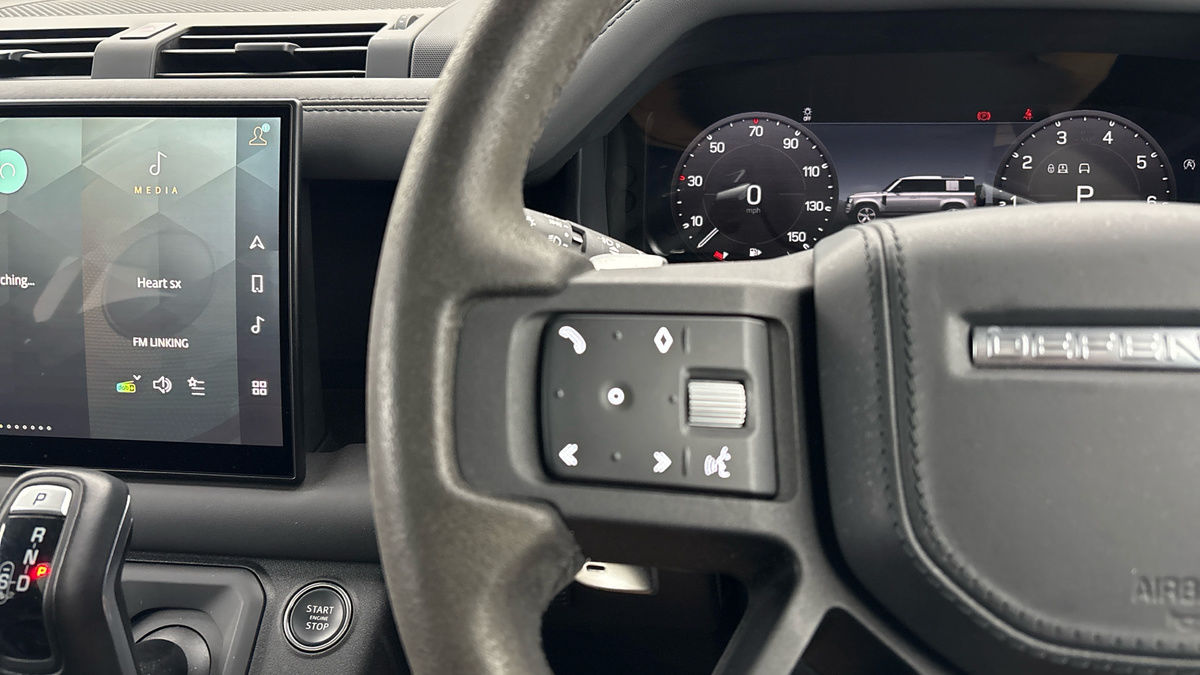 Land Rover Defender 110 Image 26