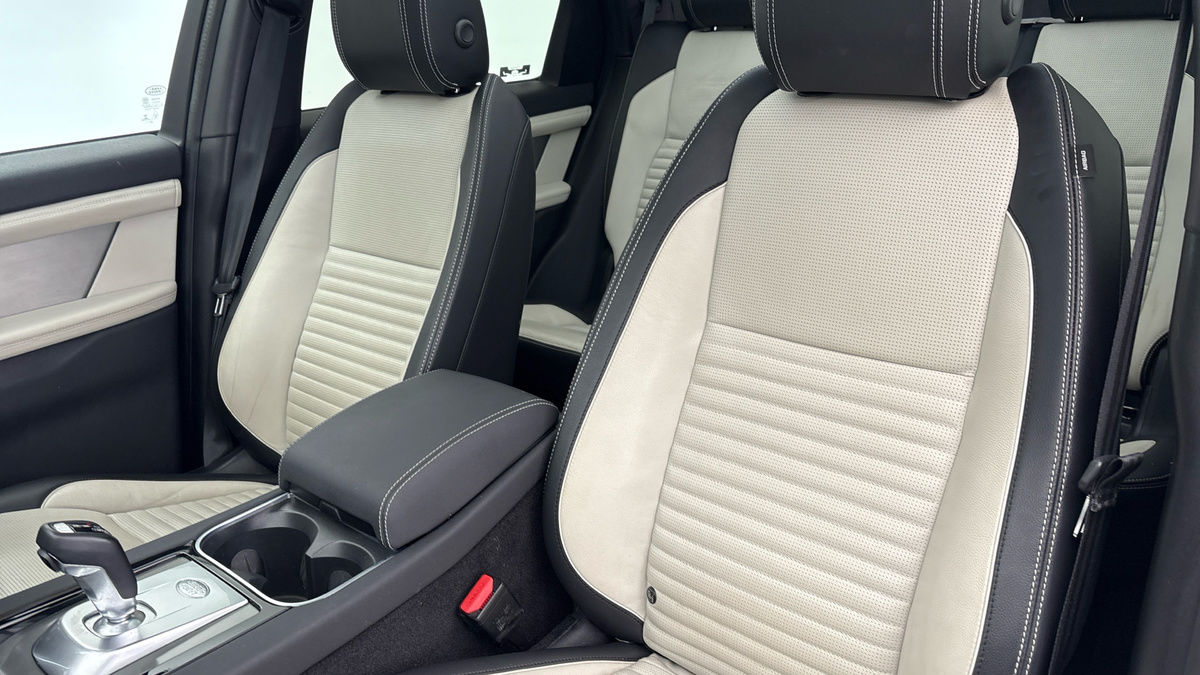 Land Rover Discovery Sport Image 7