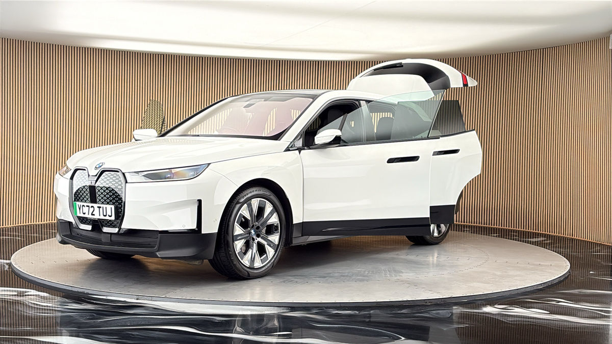 More views of BMW iX