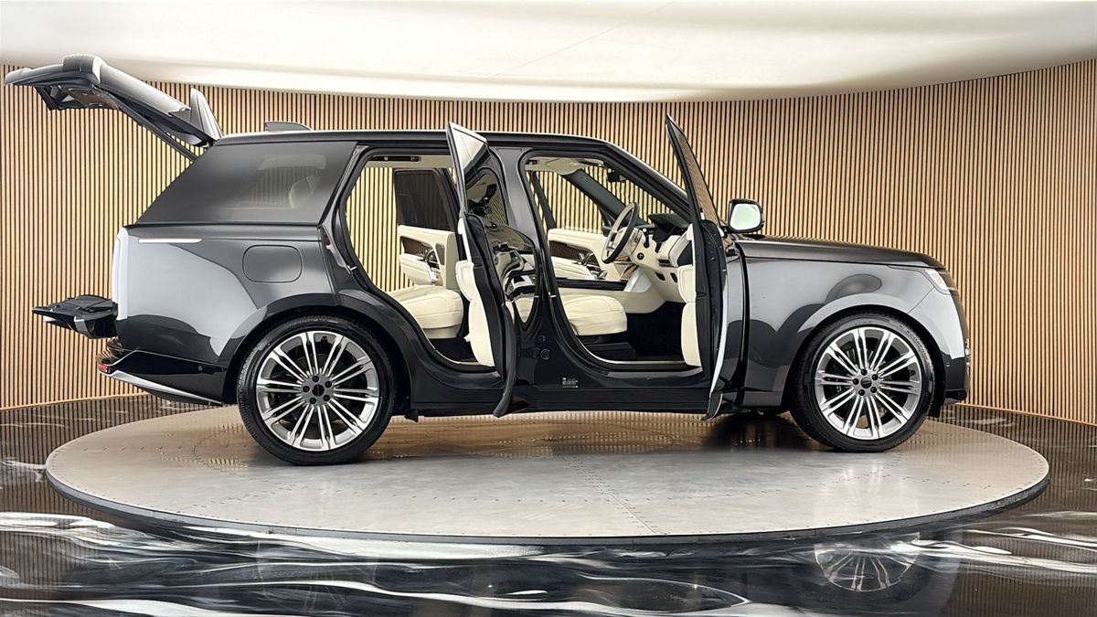 More views of Land Rover Range Rover