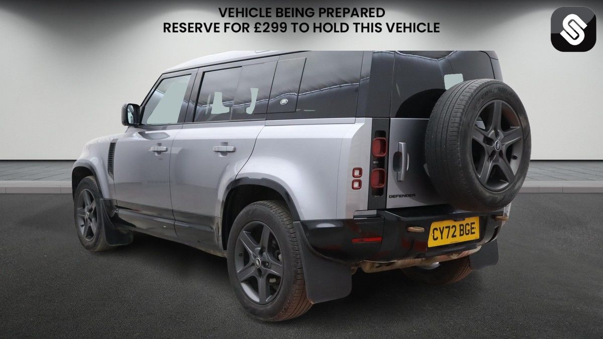 Land Rover Defender 110 Image 3