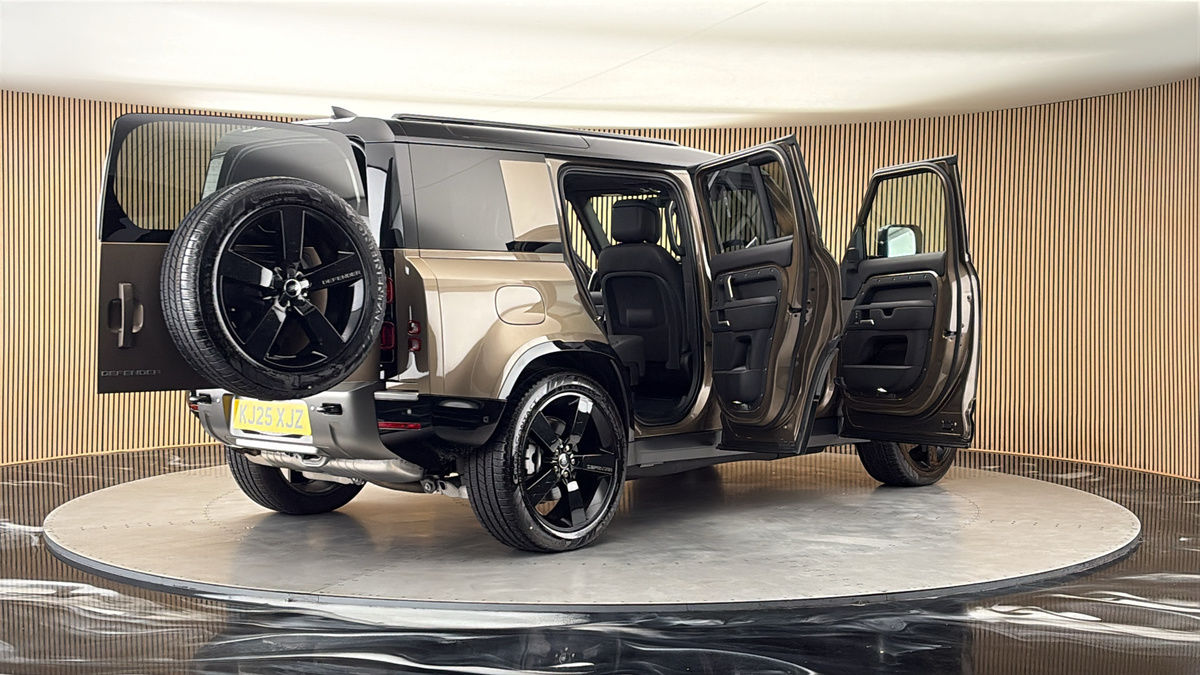 More views of Land Rover Defender 110