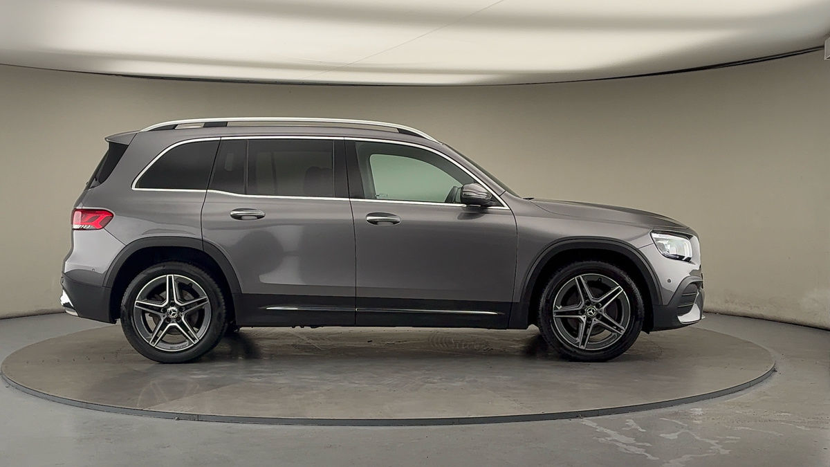 Mercedes-Benz GLB Image 16