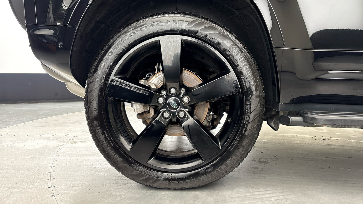 Land Rover Defender 110 Image 10