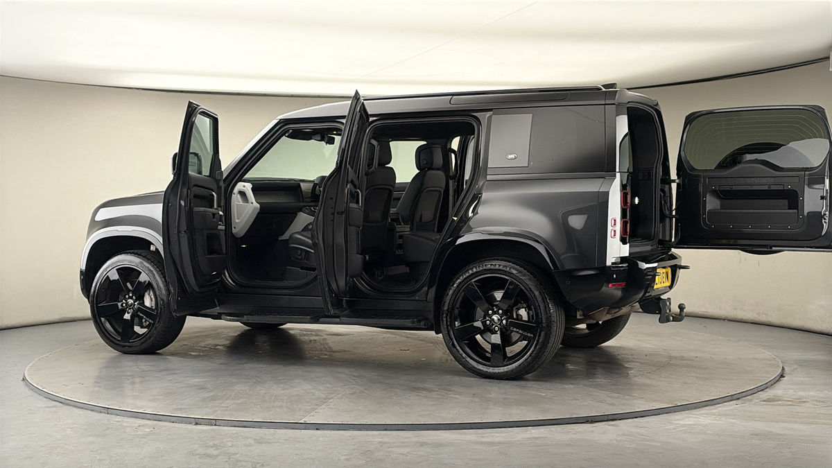 More views of Land Rover Defender 110