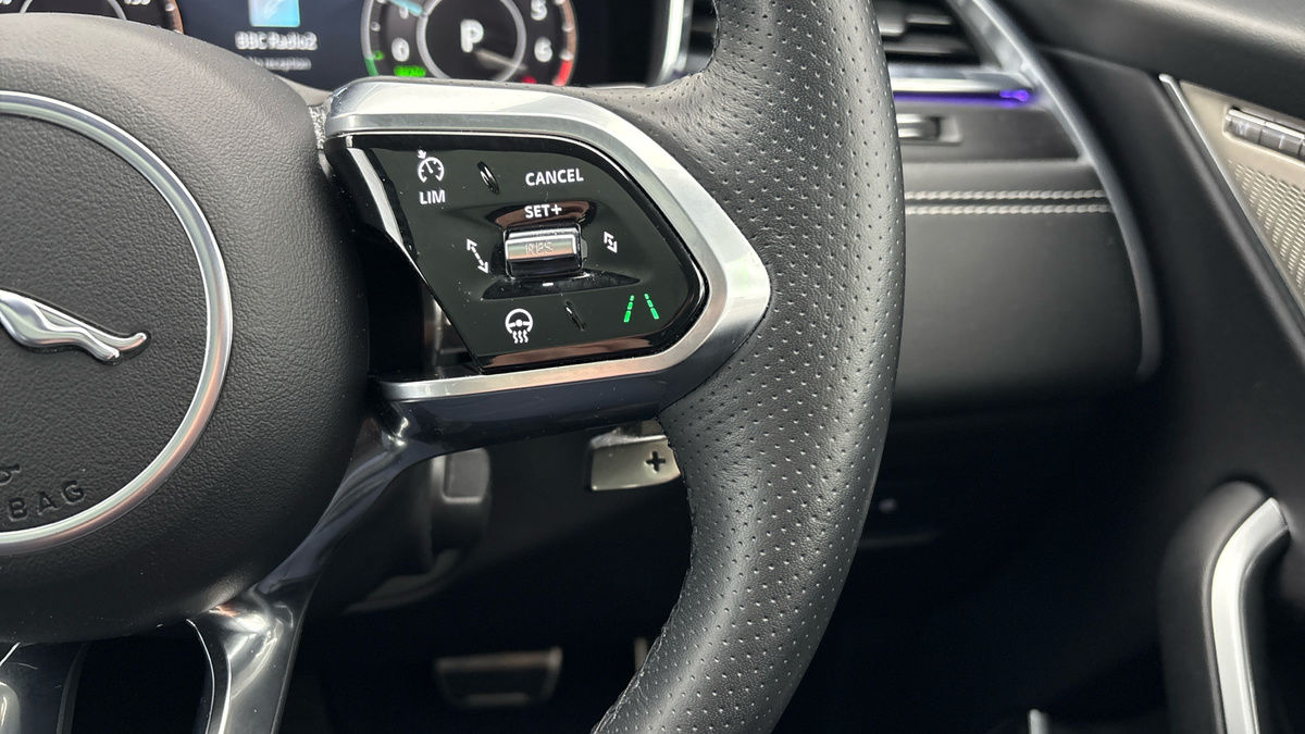 Jaguar F-PACE Image 14