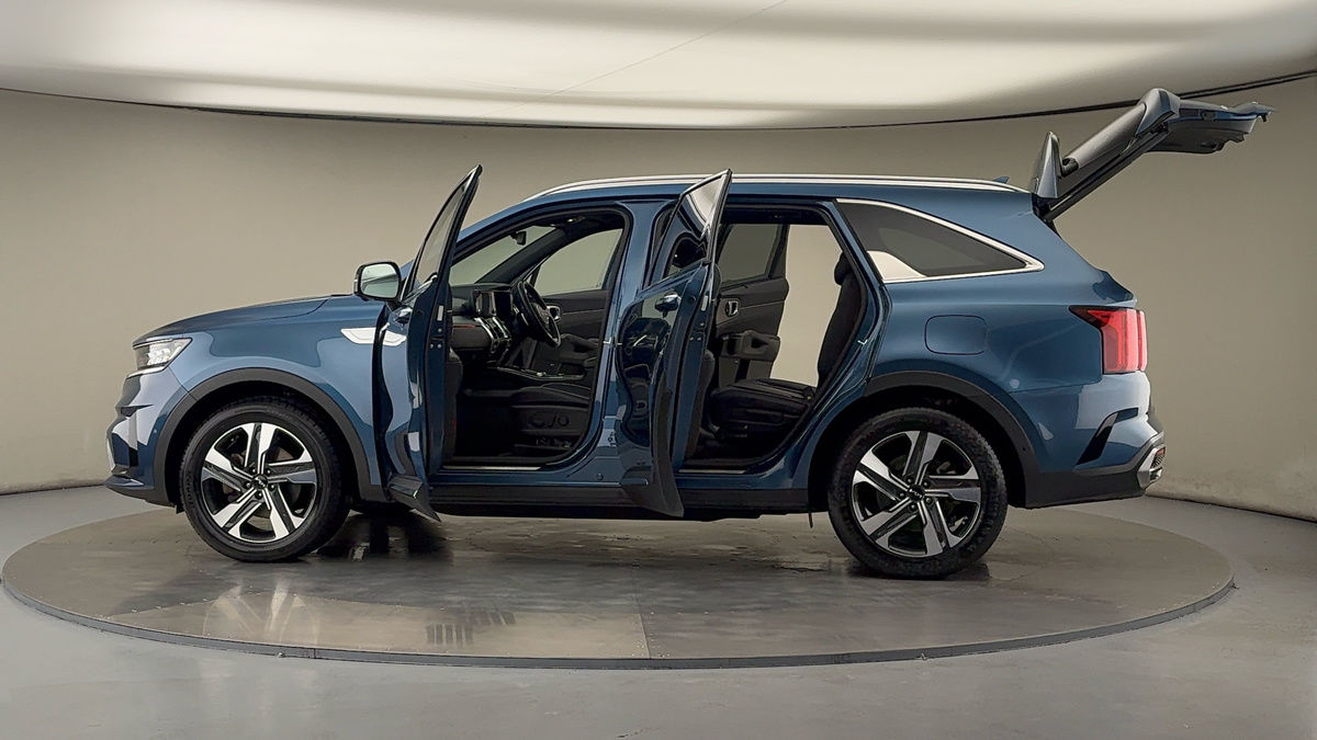 More views of Kia Sorento