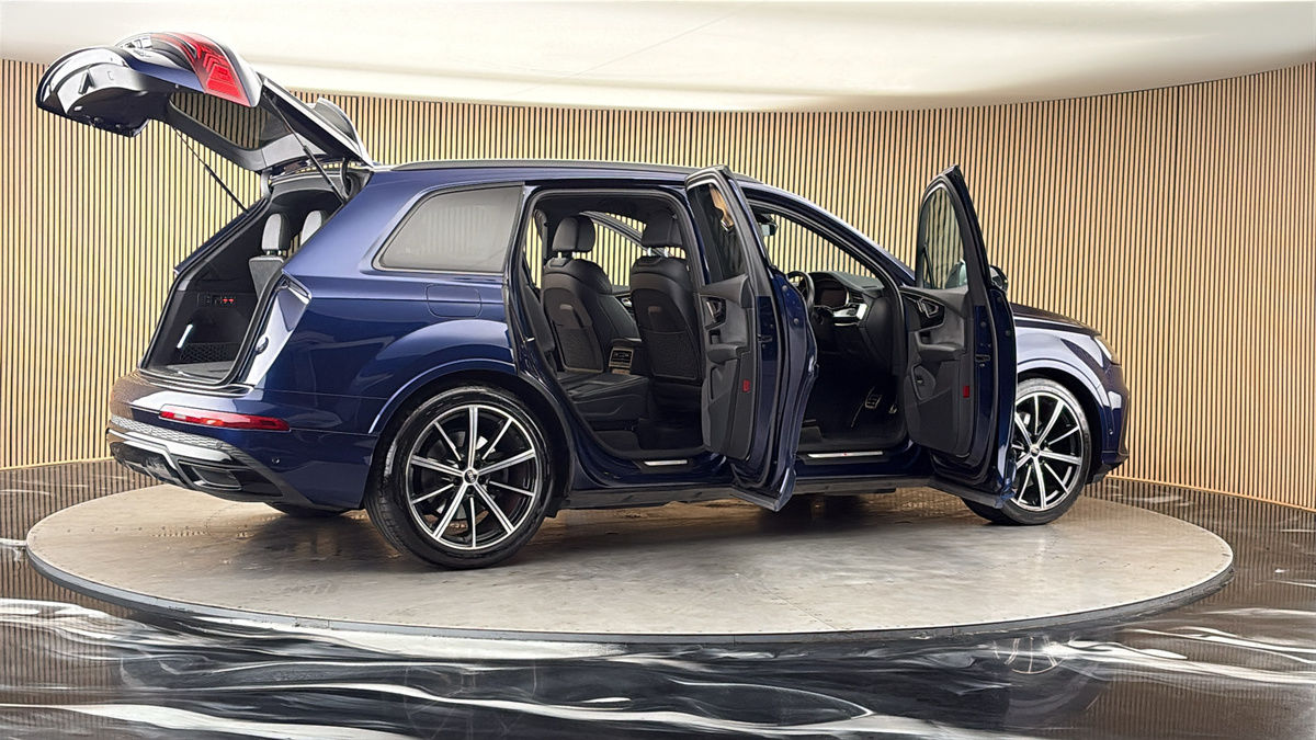 More views of Audi Q7