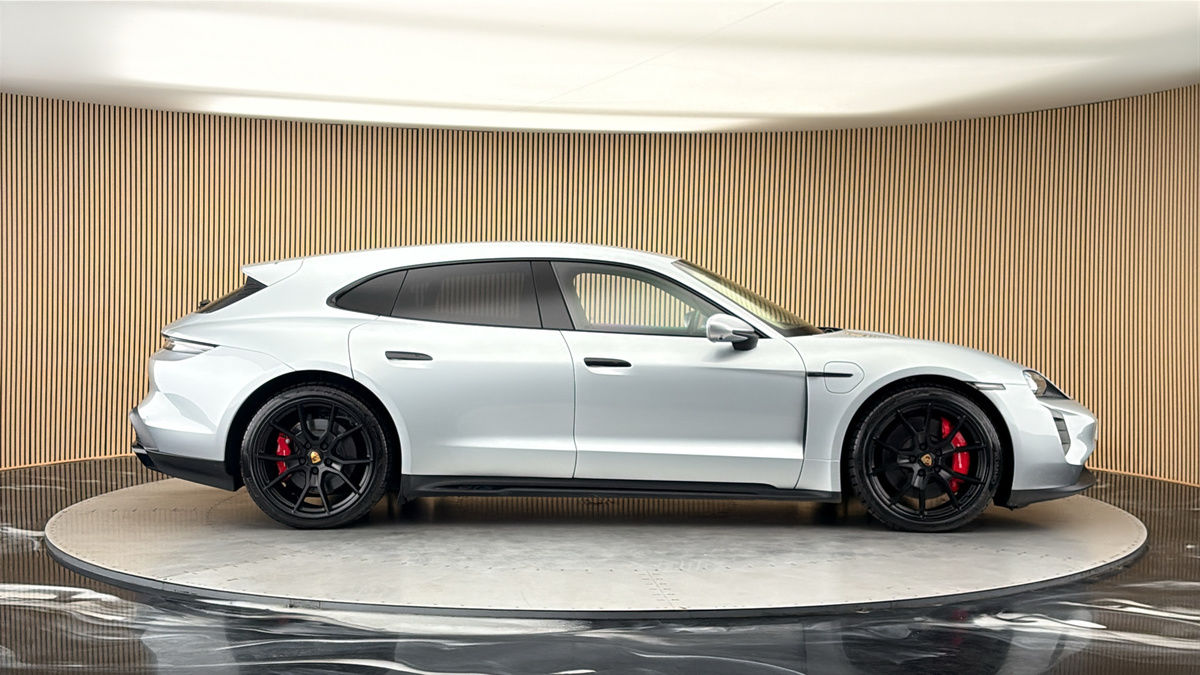 Porsche Taycan Image 16