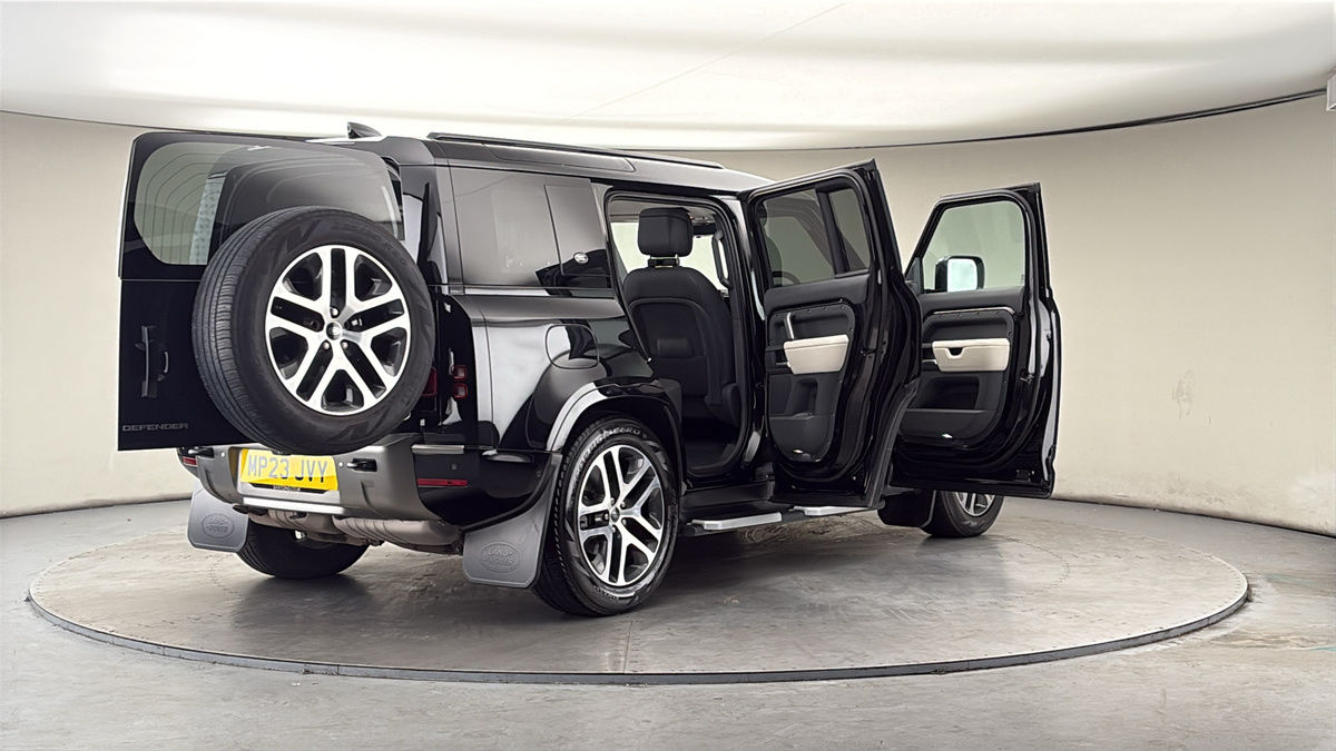 More views of Land Rover Defender 110