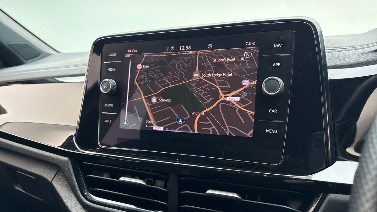 Volkswagen T-Roc Image 17