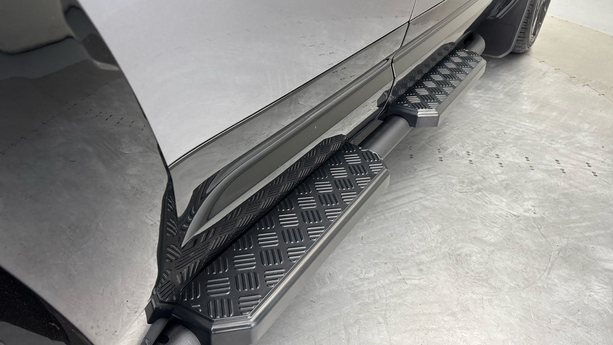 Land Rover Defender 110 Urban Image 25