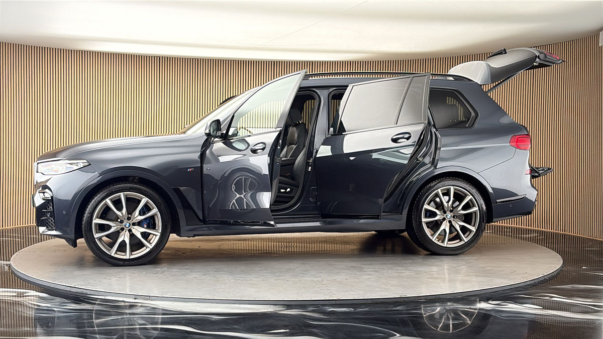 More views of BMW X7