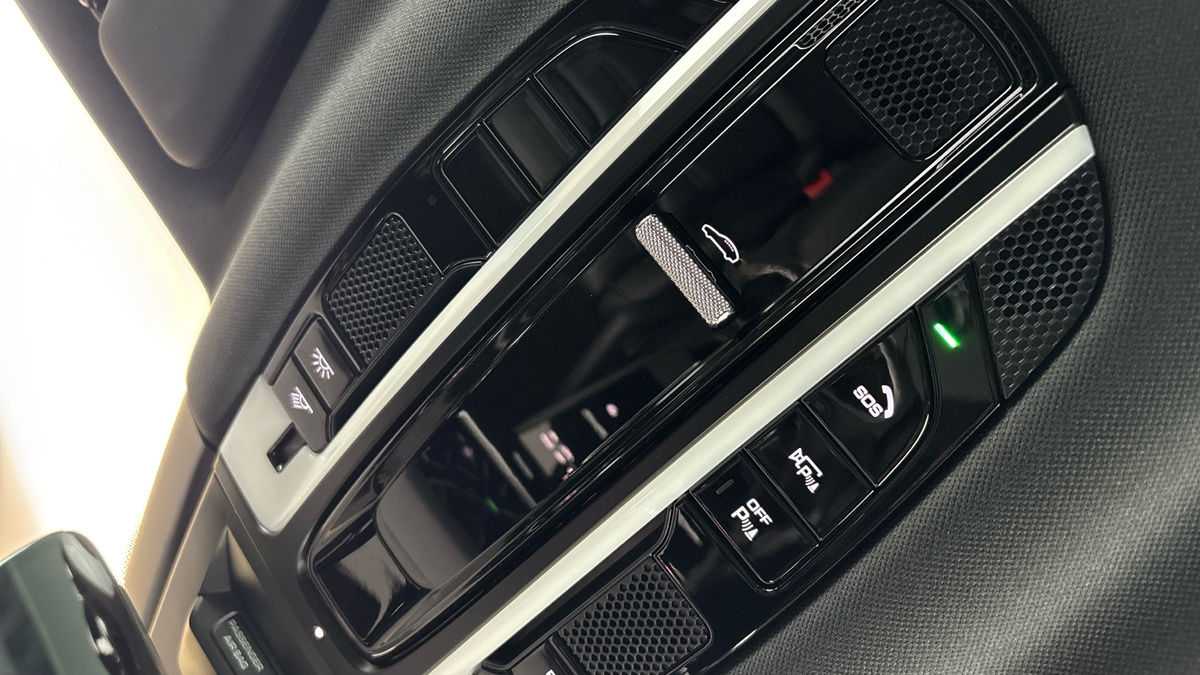 Porsche Cayenne Image 27