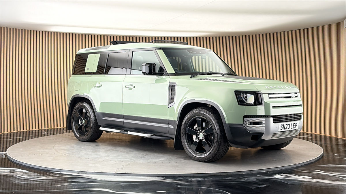 More views of Land Rover Defender 110
