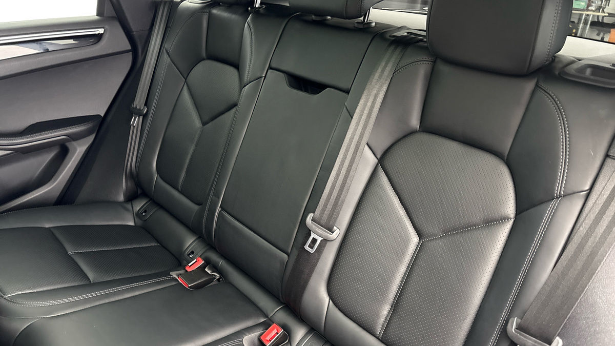 Porsche Macan Image 8