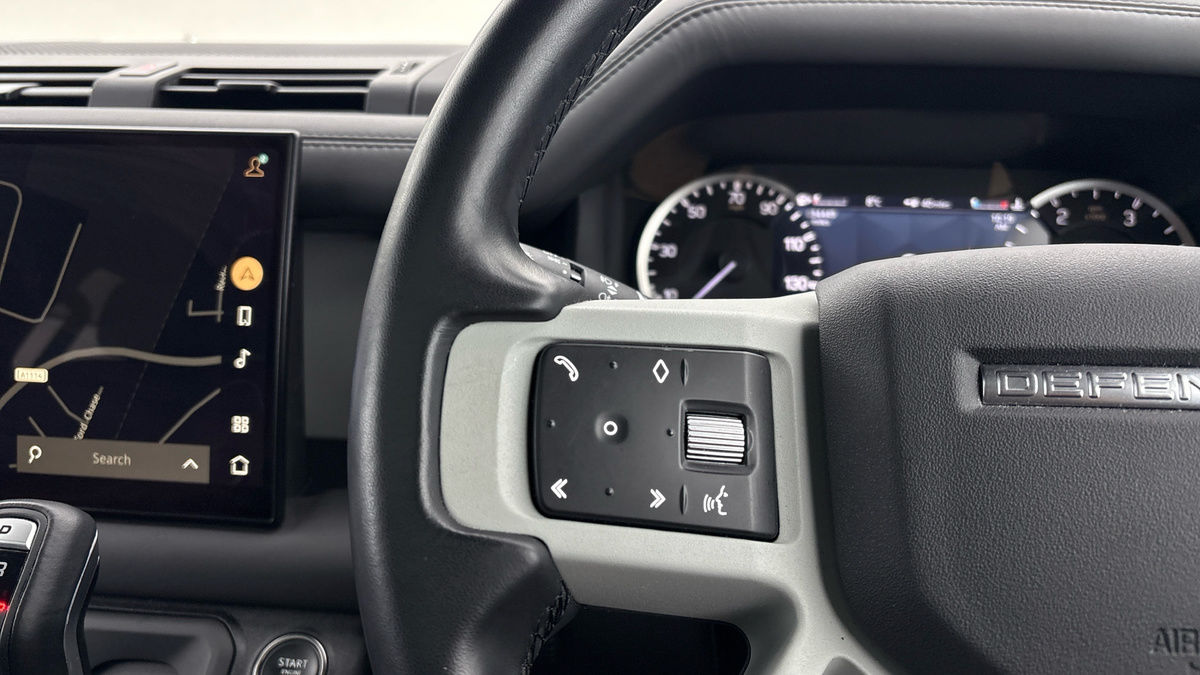 Land Rover Defender 110 Image 13