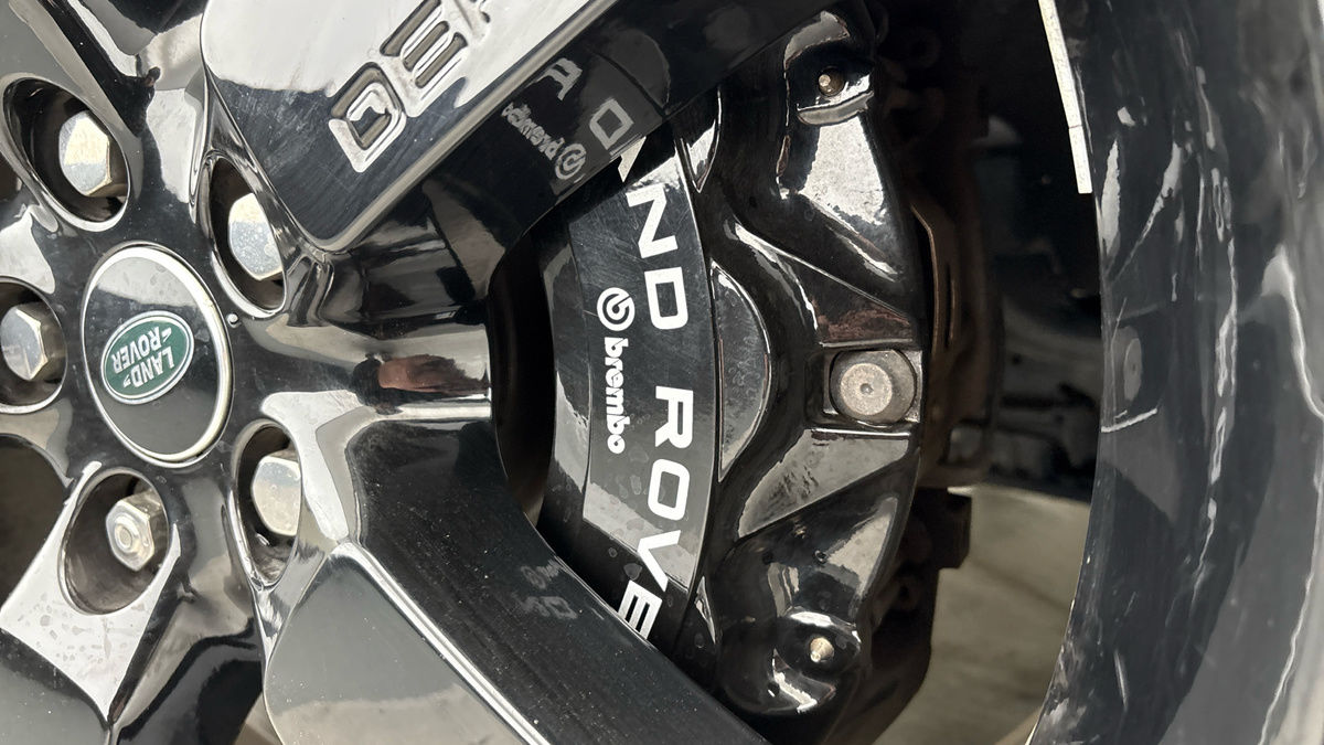 Land Rover Defender 110 Image 29