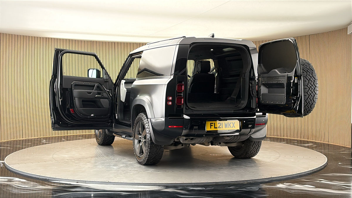 More views of Land Rover Defender 90