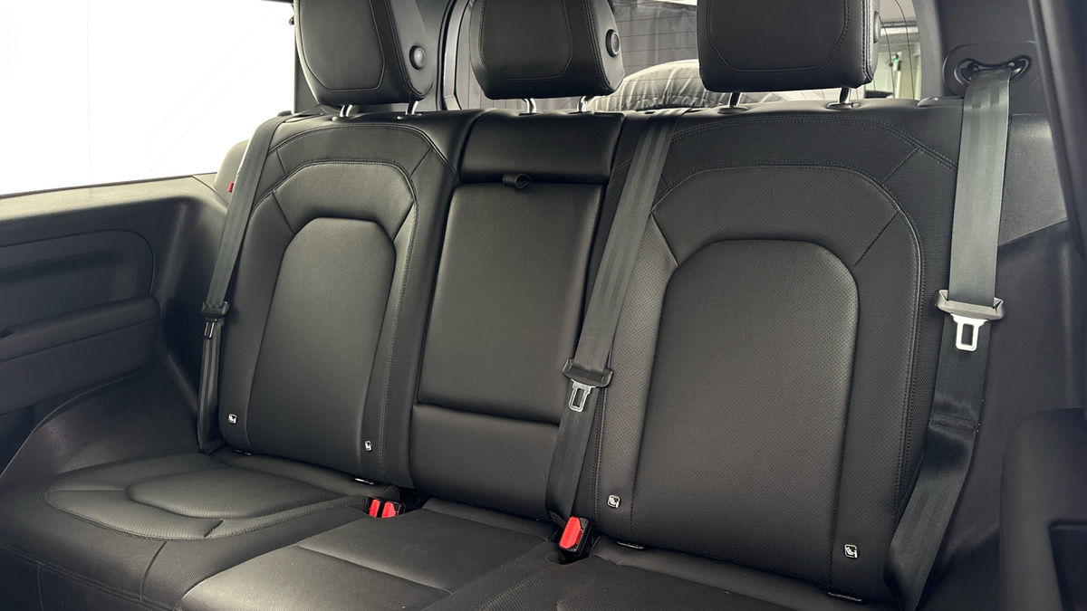 Land Rover Defender 90 Image 8