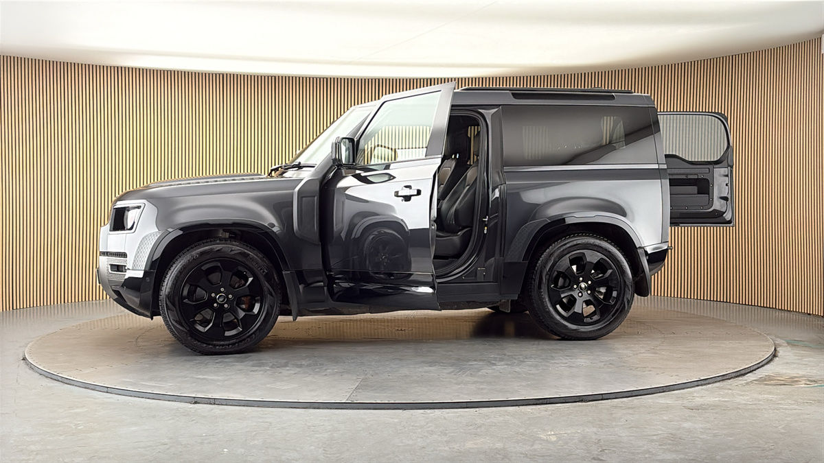 More views of Land Rover Defender 90