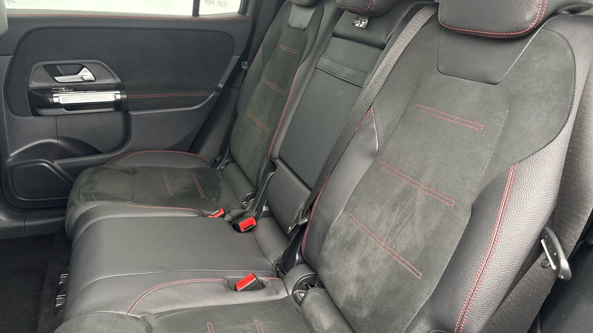 Mercedes-Benz GLB Image 8