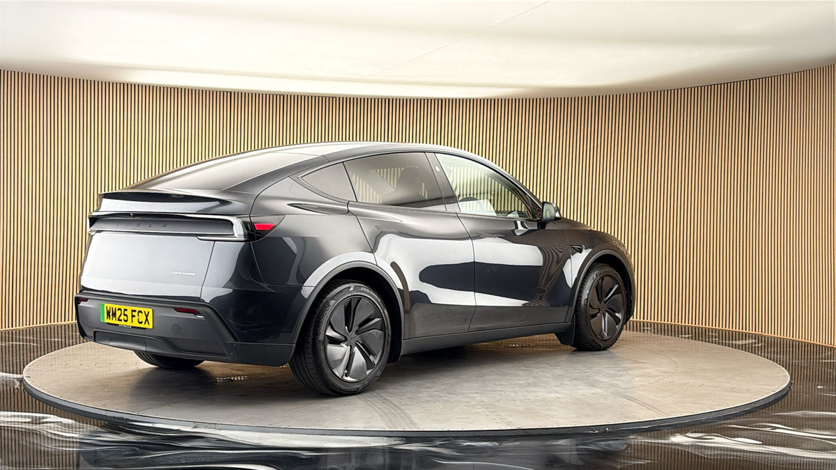 Tesla Model Y Image 21