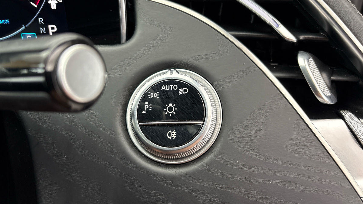 Mercedes-Benz E Class Image 33