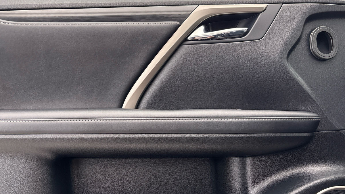 Lexus RX Image 19