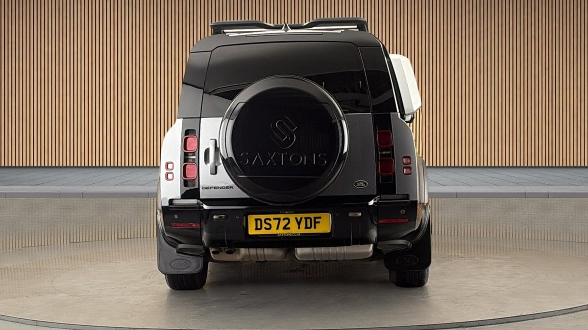 Land Rover Defender 130 Image 4