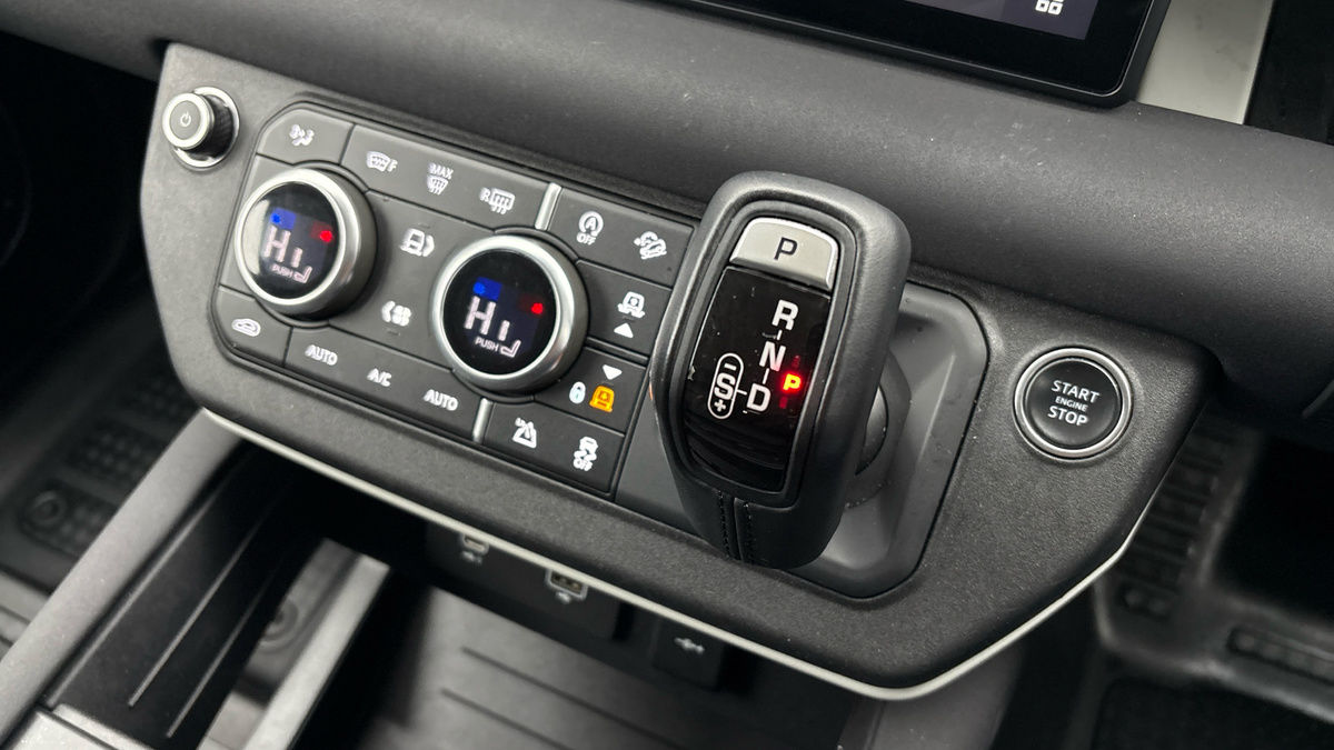 Land Rover Defender 110 Image 6