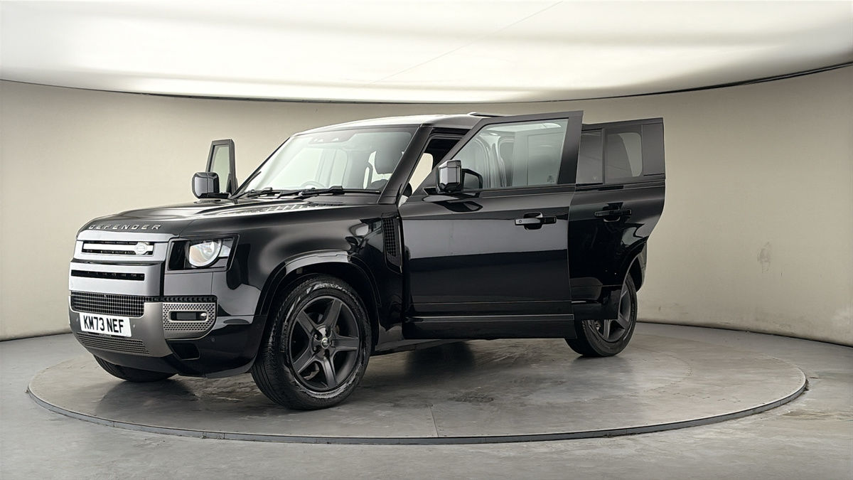 Land Rover Defender 110 Image 22