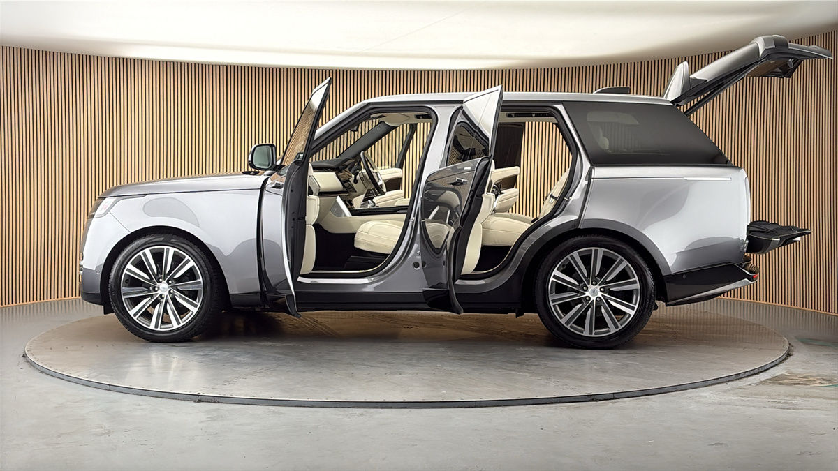 More views of Land Rover Range Rover